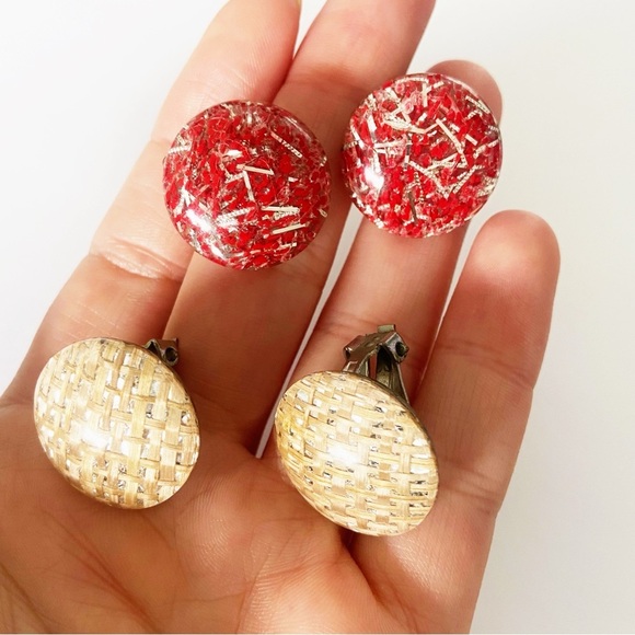 2 pairs of vintage lucite - confetti lucite clip on earrings red and neutral - Picture 2 of 7